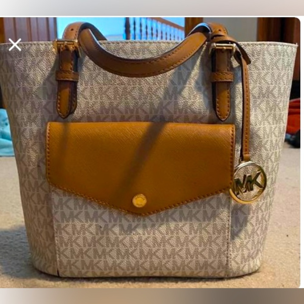 Brand new Michael Kors Medium Jet Set
